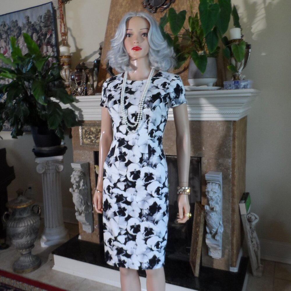 Carolina Herrera White/Black Floral Print Sheath Dress Size 2